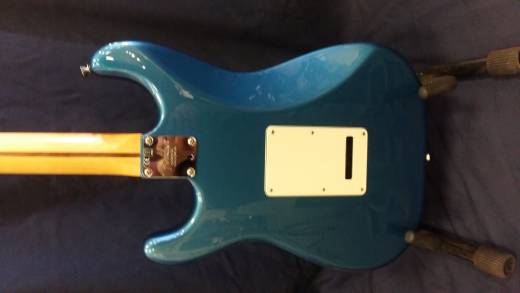 Fender American Pro Strat in Lake Placid Blue 4